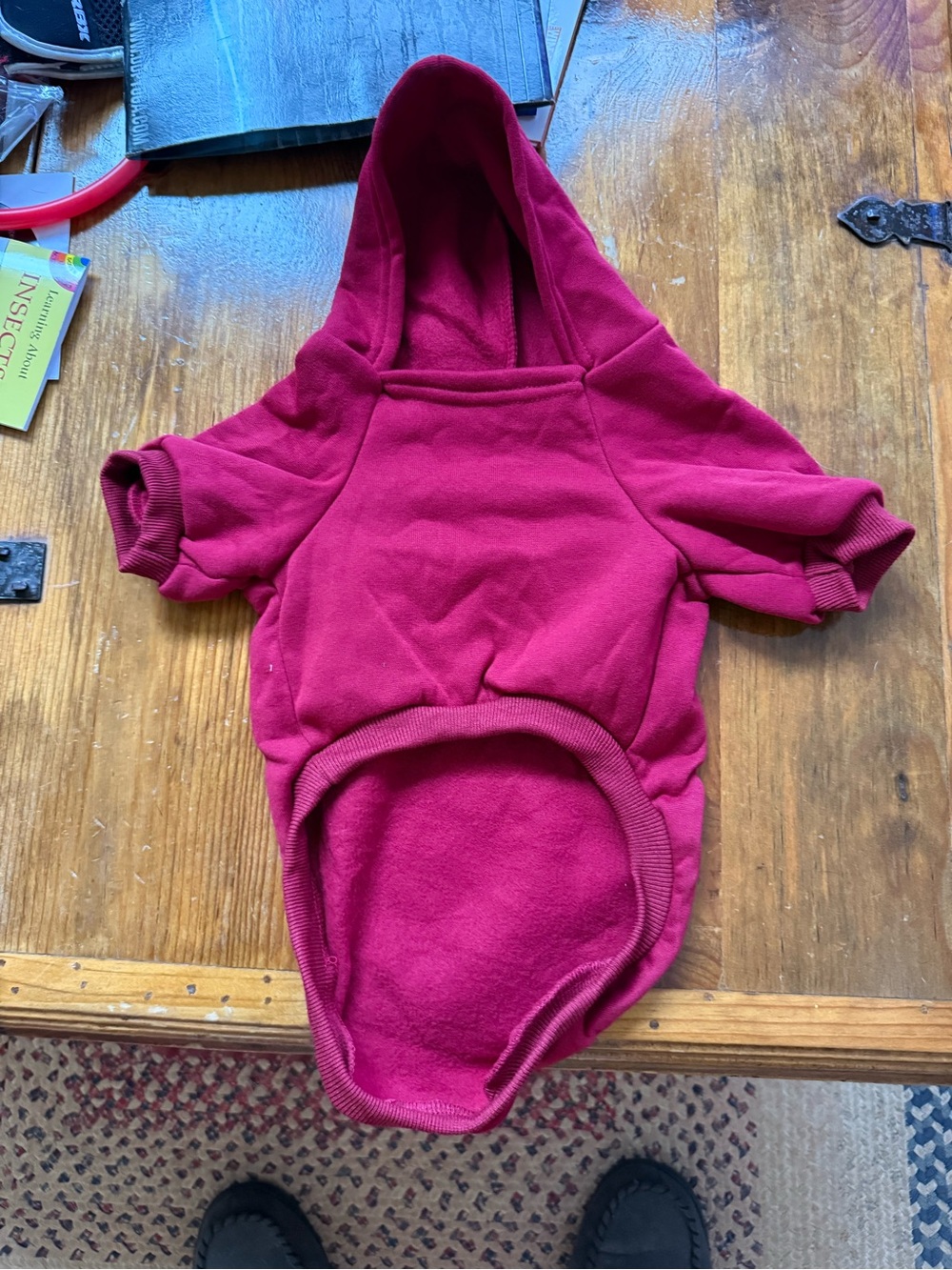 Red Pet Hoodie "I Give Free Kisses" - Picture 2 of 8